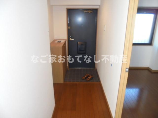【玄関】 | コンフォート上小田井 | ※写真は別号室