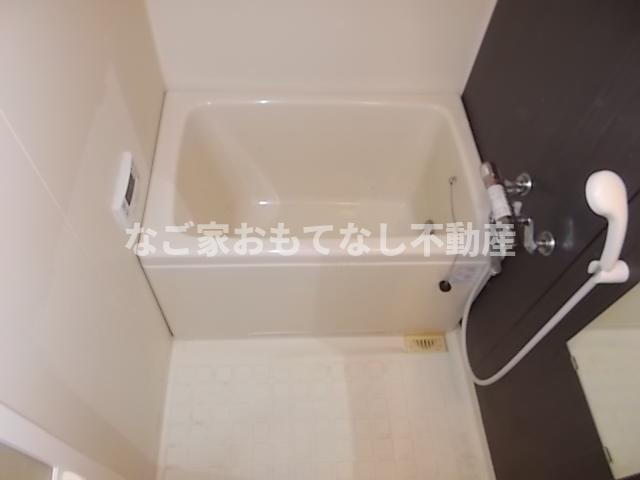 【浴室】 | コンフォート上小田井 | ※写真は別号室