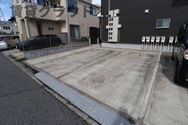 ナリトモ蘇我Aの駐車場