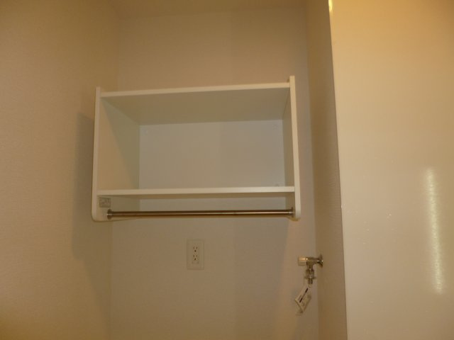 リバーサイドの洗面所|洗濯機置き場　棚