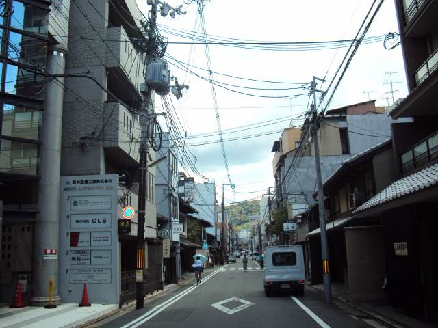 セントエルモ三条の周辺|前面道路