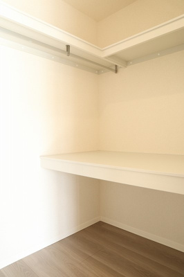 【収納】 | サンフェリーチェ【SHM】 | 洋室6帖のお部屋にあるウォークインクローゼットです♪