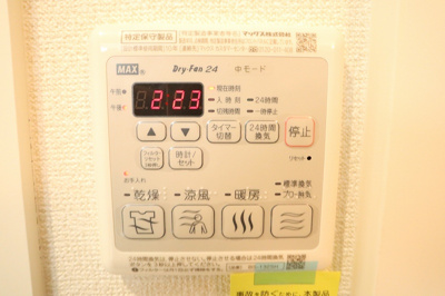 【設備】 | サンフェリーチェ【SHM】 | バスルームの浴室暖房乾燥機で外に干せないお洗濯物もすっきり乾きます♪雨の日のお洗濯もバッチリ！
