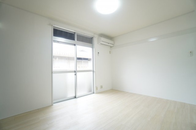 【洋室】 | レピュート高岡B | ※同物件・同タイプの写真です。