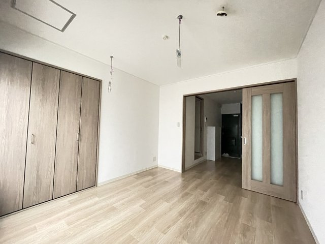 公園造住マンションの洋室
