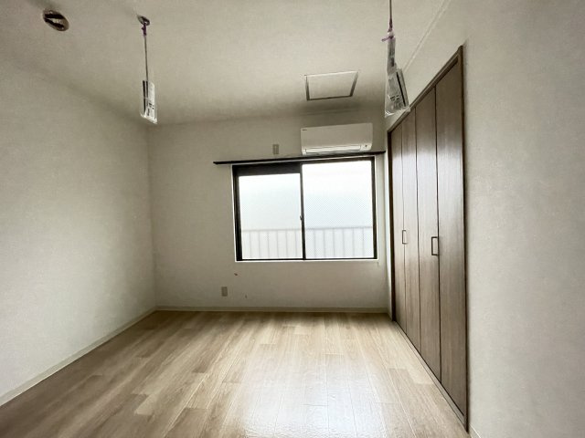 公園造住マンションの洋室