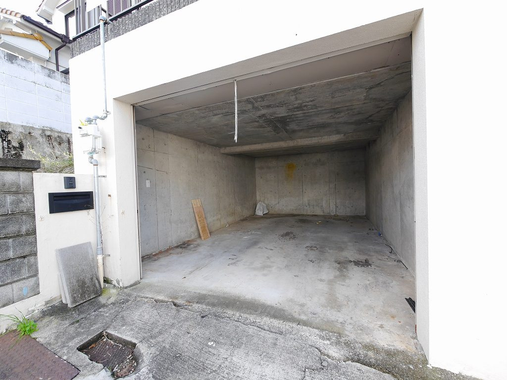東垂水町戸建の駐車場|大型車OK