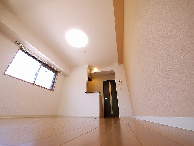 LA RIVIERE OKAMOTOの内装|使いやすい居間です