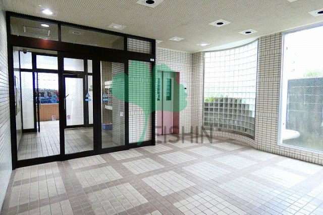 コートタウン駅東のエントランス