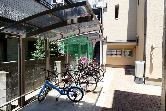 フォレストメゾンたちばなの駐車場