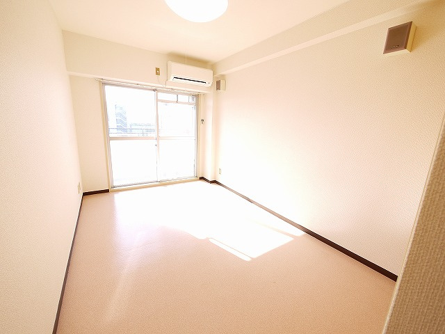 ミユキシティーマンションの居間・リビング|ゆったり過ごせる空間です