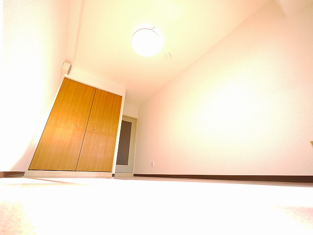 ミユキシティーマンションの洋室|ゆったりした洋室です