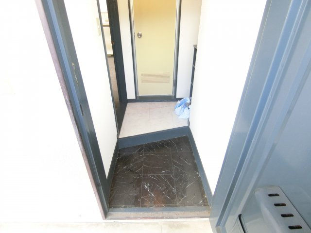 RIZEONE富田林レジデンスⅠの玄関