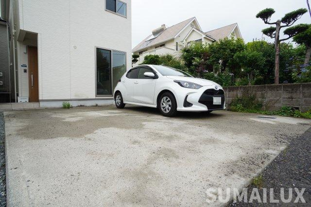 国府４丁目貸家の駐車場