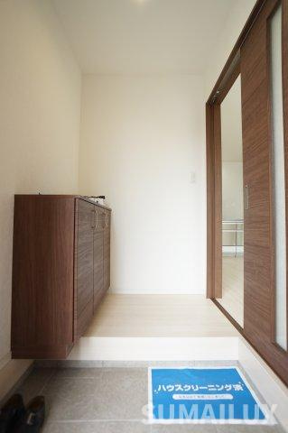 国府４丁目貸家の玄関