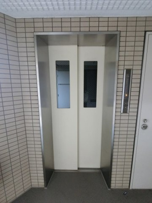 【その他共用部分】 | シティコープ横浜阪東橋 | お買い物時やベビーカーの出し入れに便利なエレベーター付です。