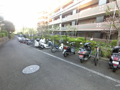 【その他共用部分】 | 桜美林ハイツＡ棟 | バイク置場です。