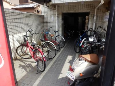 サニーハイツ西ノ京（旧サニーハイツイカイ）の駐車場|駐輪スペース