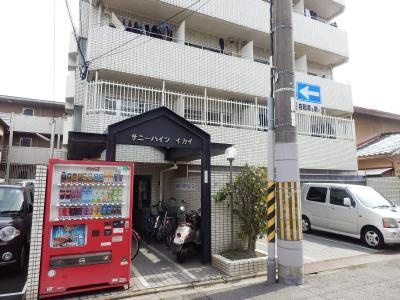 サニーハイツ西ノ京（旧サニーハイツイカイ）のエントランス