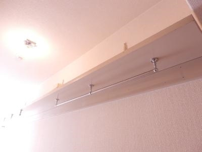 サニーハイツ西ノ京（旧サニーハイツイカイ）の内装|吊り棚