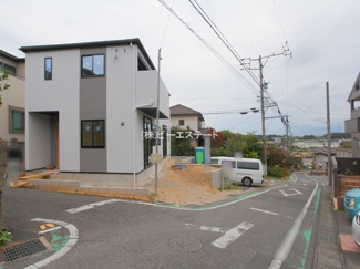 【前面道路含む現地写真】