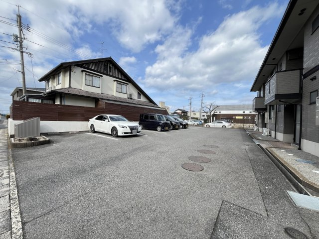 プレミールの駐車場