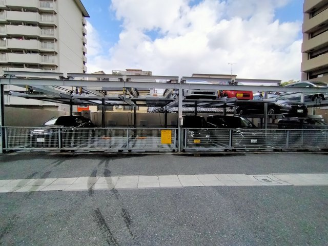 コスモシティガーデンズ城東の駐車場
