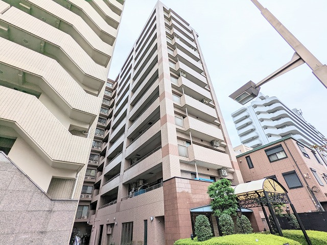 アルシオン両国の外観|京葉道路沿いですがお部屋の開口部は道路と反対側です。