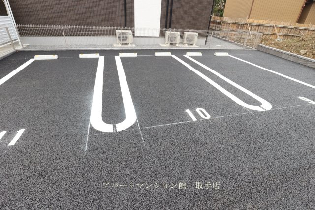 エルシオンⅡの駐車場