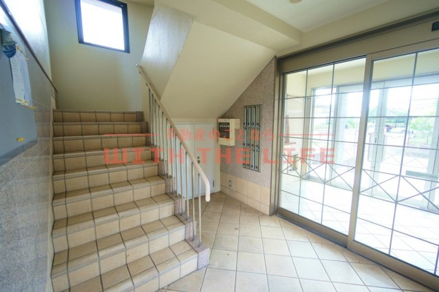 メゾンドーム【10，000円キャッシュバック対象物件】のロビー|清潔なロビーです