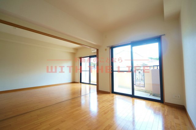 メゾンドーム【10，000円キャッシュバック対象物件】の寝室|開放的な寝室です