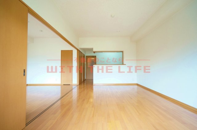 メゾンドーム【10，000円キャッシュバック対象物件】の内装|明るい色調の室内です