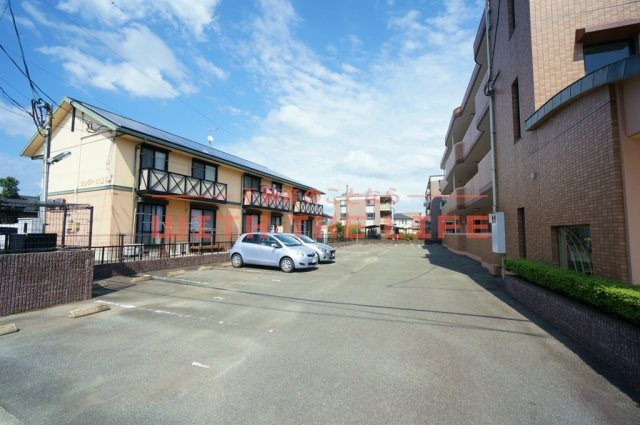 メゾンドーム【10，000円キャッシュバック対象物件】の駐車場|駐車場完備です