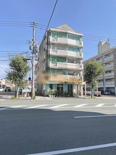 緒方ビルのエントランス|建物の内部です