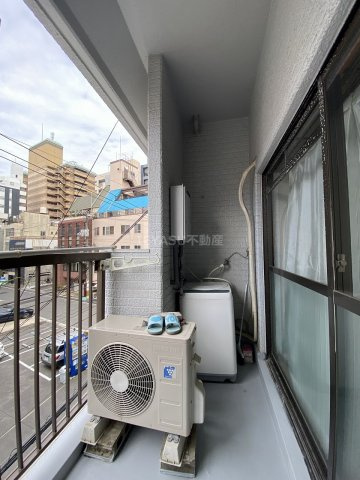 三上ビルのバルコニー