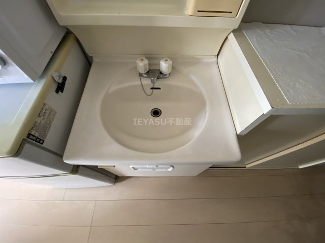 三上ビルの洗面所