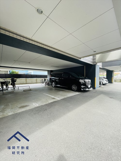 グランディアソラーレ吉塚の駐車場