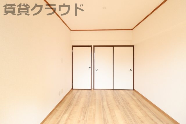 アーバンエクセル蘇我の寝室|使いやすいリビングです