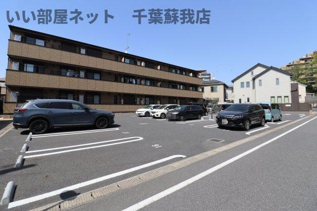 ラテルの駐車場|カースペースがあります