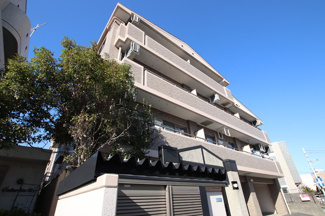 鉄筋コンクリート地上４階建てマンションです