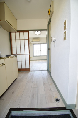玄関からお部屋の眺め