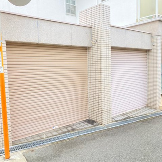 【駐車場】 | 旭丘3丁目　中古戸建 | 車庫2台つき