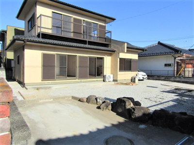 【駐車場】 | 中古戸建　中央市臼井阿原 | 車をお持ちの方に嬉しい駐車場付きの物件です