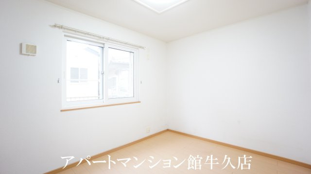 フラワーBの洋室