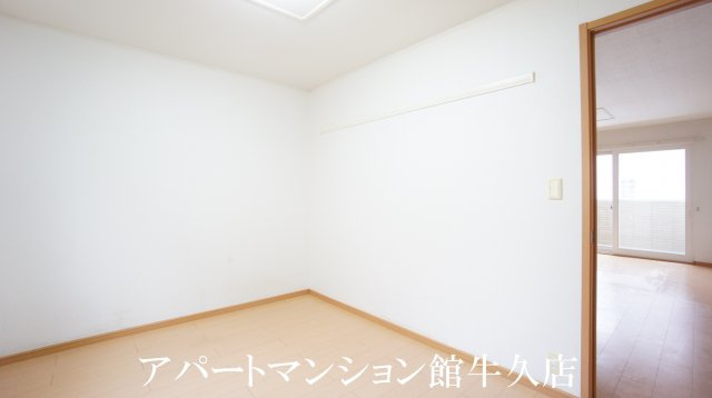 フラワーBの洋室