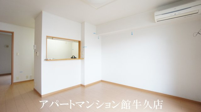 フラワーBの居間・リビング