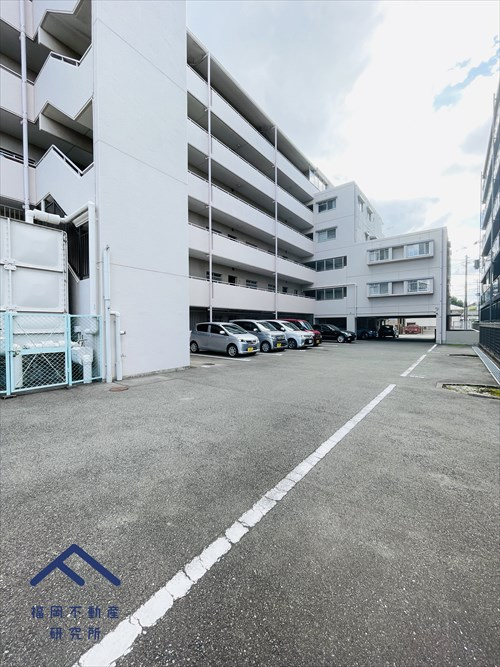井尻ロジュマンの駐車場