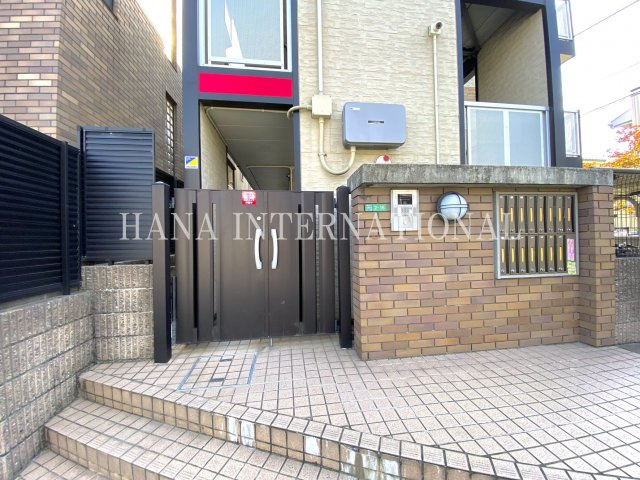 レオパレスフィオーレ石神井台のエントランス