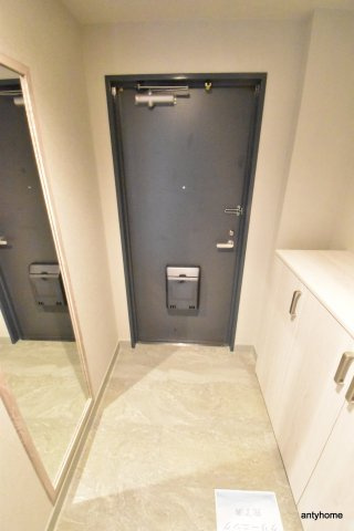 レジディア西天満(旧：リヴァージュ西天満)　仲介手数料無料の玄関