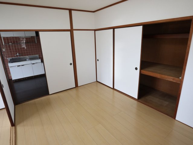 Calm西条中央の洋室